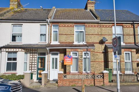 2 bed property, in Warren Road, £200,000