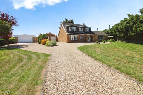 4 bed property, in Kettleby Lane, £475,000