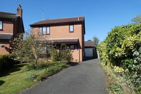 3 bed property, in Ivy Grove, £290,000