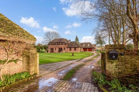6 bed property, in MEONSTOKE, £1,750,000