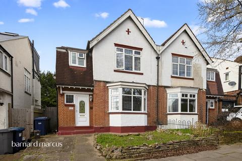 3 bed property, in Cedar Lawn Avenue, £675,000
