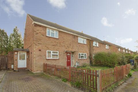 2 bed property, in Drayton Road, £290,000