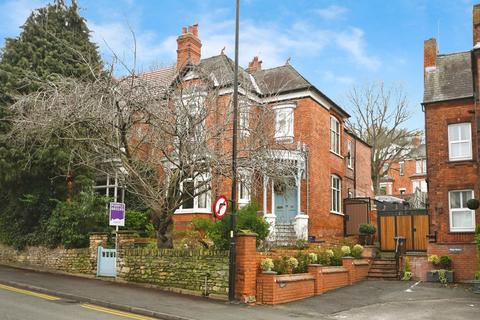 3 bed property, in Yarborough Road, £425,000