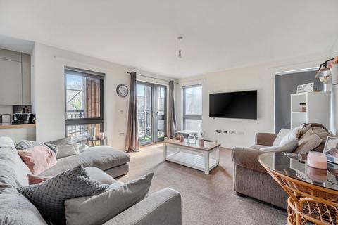 2 bed property, in Greggs Wood Road, £235,000