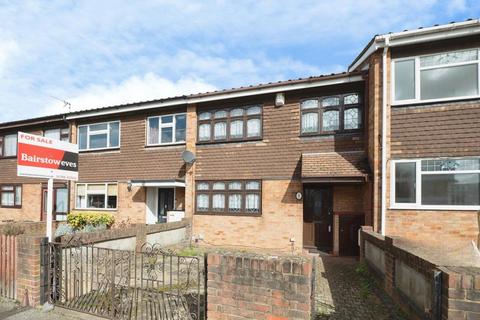 3 bed property, in Ongar Way, £400,000
