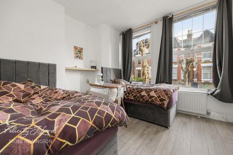 1 bed property, in Forburg Road, £450,000