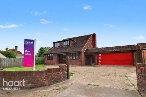 4 bed property, in Chapel Street, £450,000