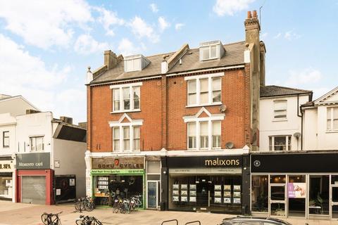 1 bed property, in Balham High Road, £295,000