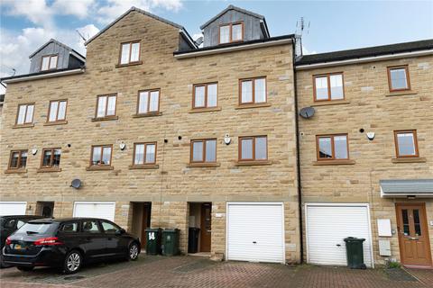 4 bed property, in Berry Close, £349,950