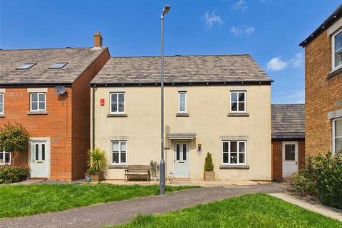 4 bed property, in School Court, £470,000