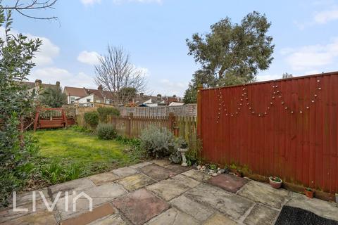 3 bed property, in Rymer Road, £425,000