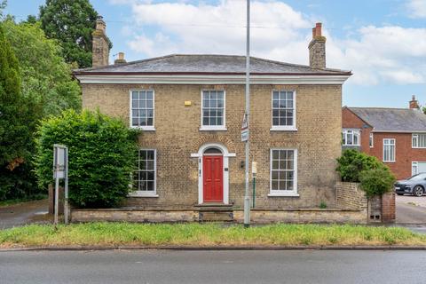 5 bed property, in High Street, £700,000