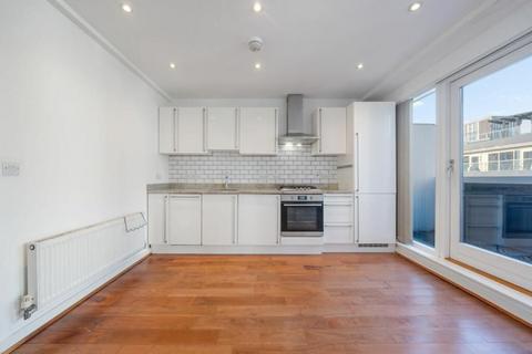 3 bed property, in Saskia House, £550,000