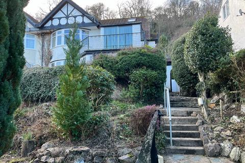 4 bed property, in Ael Y Bryn Road, £365,000