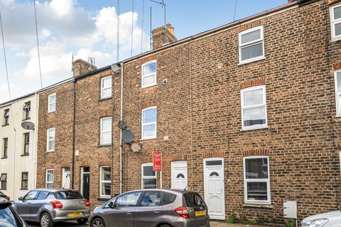 5 bed property, in Cross Street, £175,000