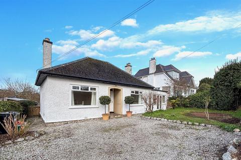2 bed property, in Bells Hill, £450,000