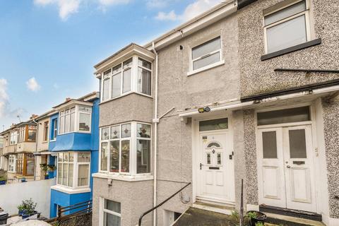 5 bed property, in Old Laira Road, £250,000