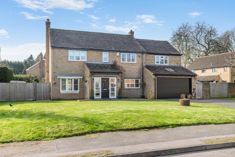 5 bed property, in Lees Close, £1,100,000