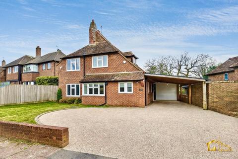 4 bed property, in Cranston Rise, £520,000