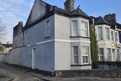 3 bed property, in Saltash Road, £160,000