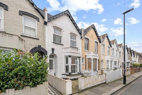 3 bed property, in Colina Road, £650,000