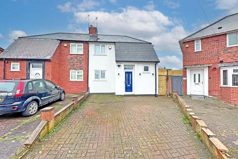 2 bed property, in Stour Street, £220,000