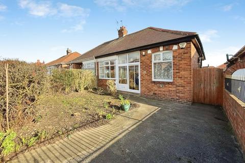 2 bed property, in Tudor Avenue, £195,000