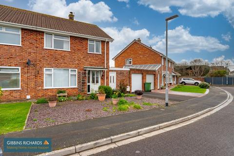 3 bed property, in Pyrland Walk, £275,000