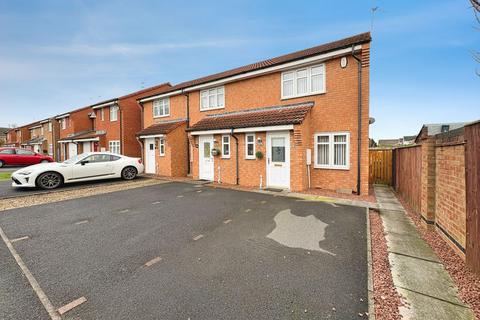 2 bed property, in Blackthorn Drive, £150,000