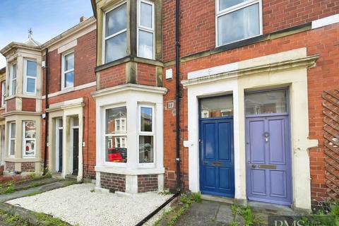 2 bed property, in Ashleigh Grove, £140,000