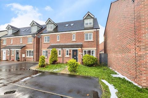 4 bed property, in Halton Grove, £190,000