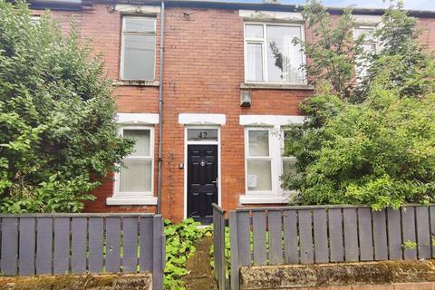 2 bed property, in Victoria Terrace, £45,000