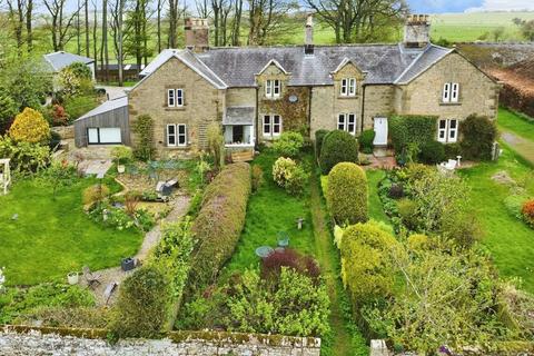 2 bed property, in Wingates, £200,000