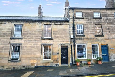 2 bed property, in Castle Street, £395,000