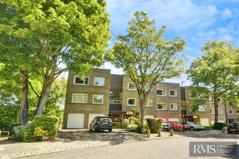 2 bed property, in Adderstone Crescent, £190,000