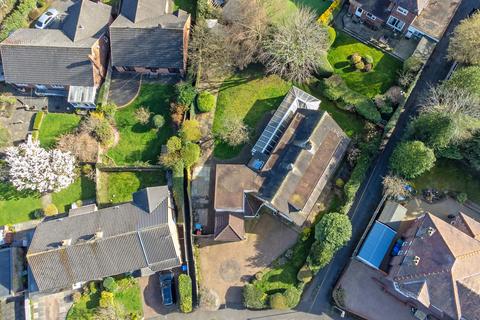 3 bed property, in The Poplars, £600,000