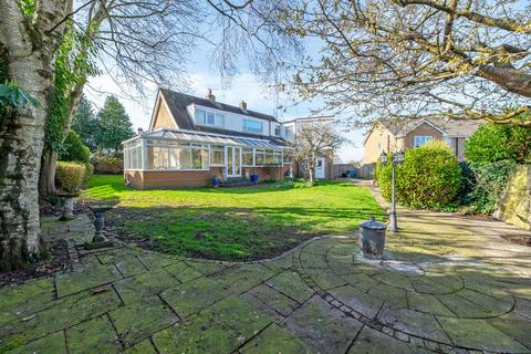 3 bed property, in The Poplars, £600,000