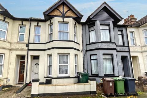 3 bed property, in Preston Road, £240,000