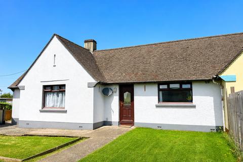 2 bed property, in Woodville Road, £220,000