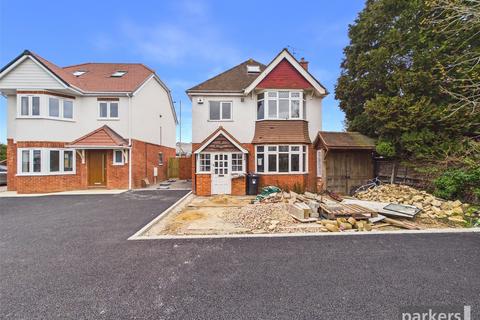 3 bed property, in Reading Road, £340,000