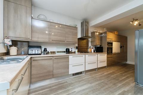 3 bed property, in Melrose Avenue, £635,000