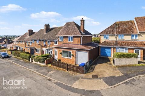 2 bed property, in Windyridge, £225,000