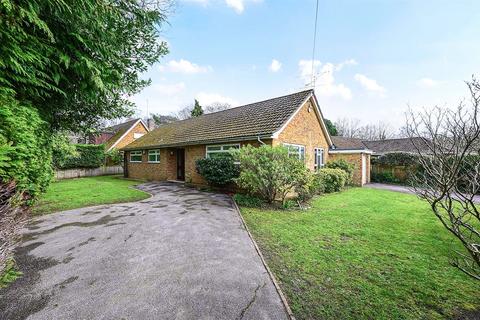 3 bed property, in Crescent Lane, £600,000