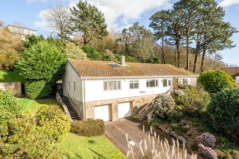 4 bed property, in Dragon`s Hill, £750,000