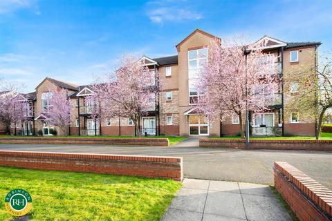 2 bed property, in Roundhill Court, £110,000