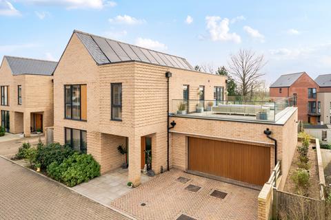 4 bed property, in Hallowes Close, £1,100,000