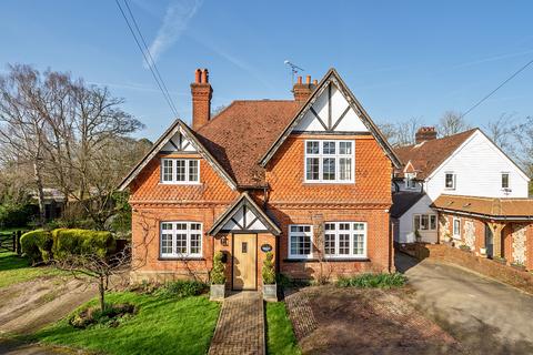 4 bed property, in Partridge Lane, £795,000