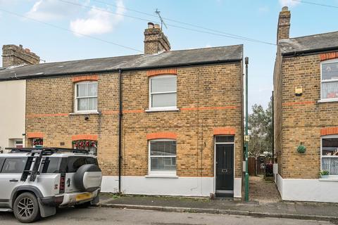 2 bed property, in The Walk, £425,000