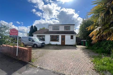 4 bed property, in Hillstone Avenue, £275,000