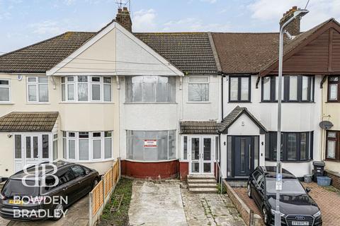 3 bed property, in Tiverton Avenue, £475,000
